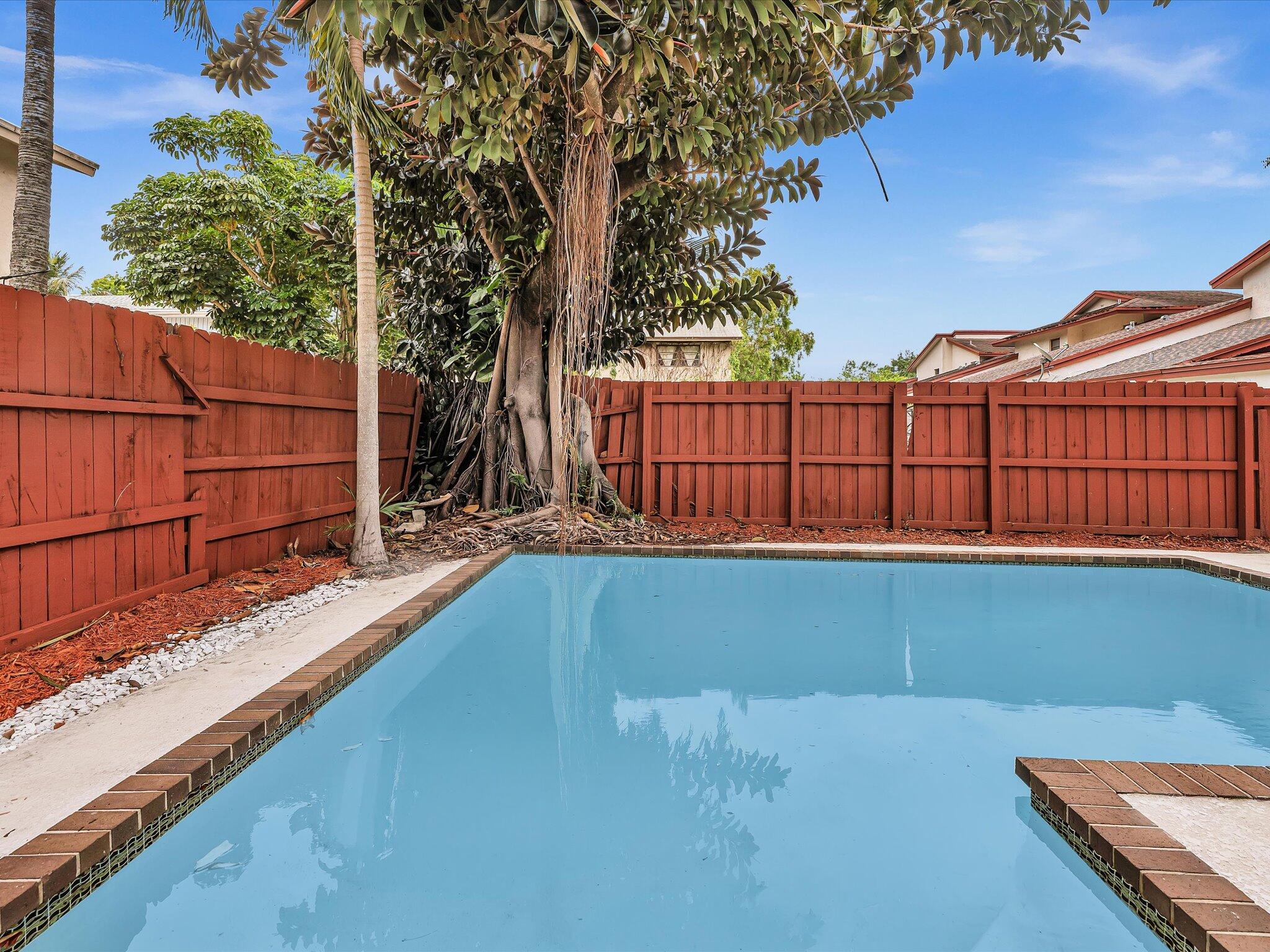 HOLLYWOOD GARDENS - Residential