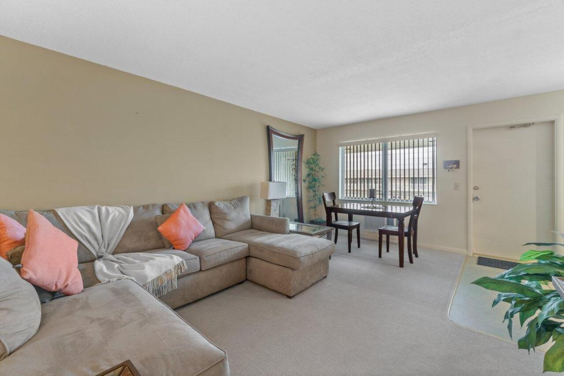 HAMPSHIRE GARDENS - Residential