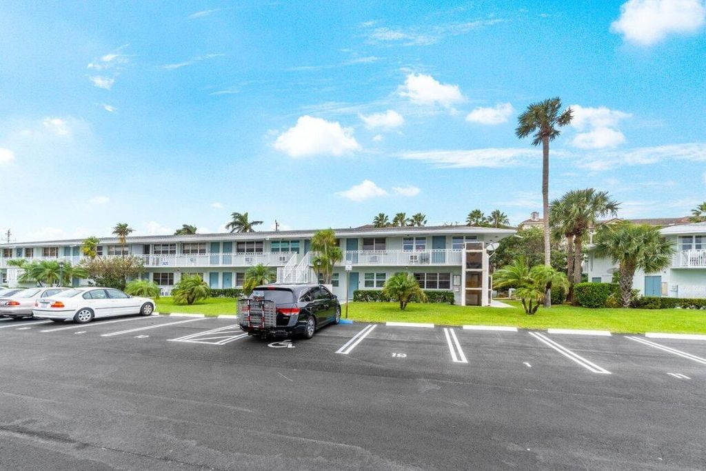 Photo of 2420 S Federal Highway #19, Boynton Beach, FL 33435 (MLS # R11153476)