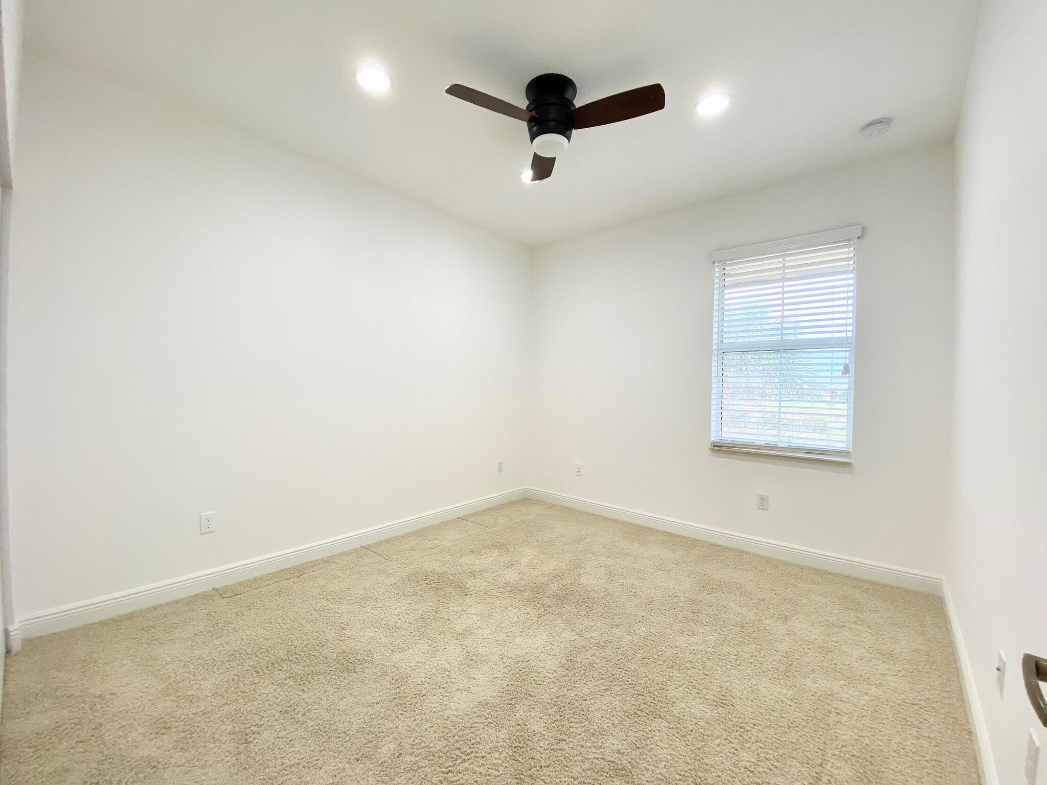 VISTABELLA AT RENAISSANCE COMMONS 2 PUD - Residential Lease