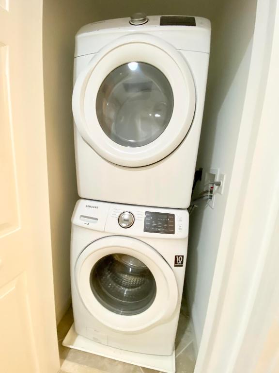 VISTABELLA AT RENAISSANCE COMMONS 2 PUD - Residential Lease