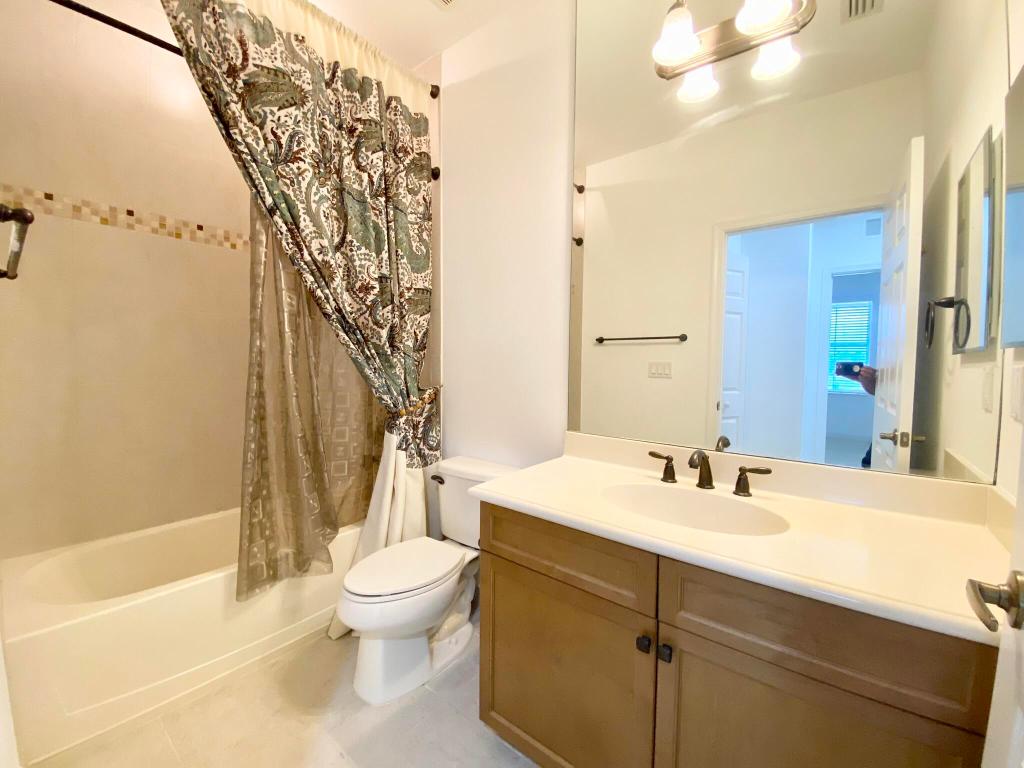 VISTABELLA AT RENAISSANCE COMMONS 2 PUD - Residential Lease