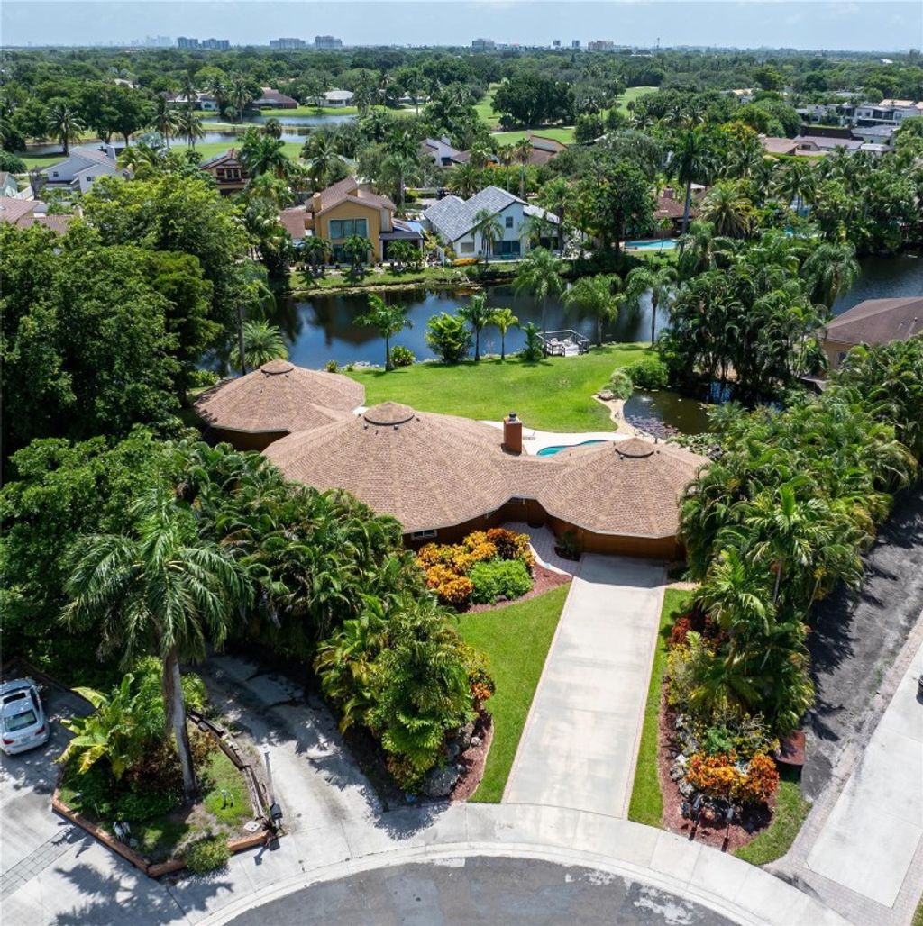Photo of 700 S Old Nob Hill Road, Plantation, FL 33324 (MLS # F10458176)