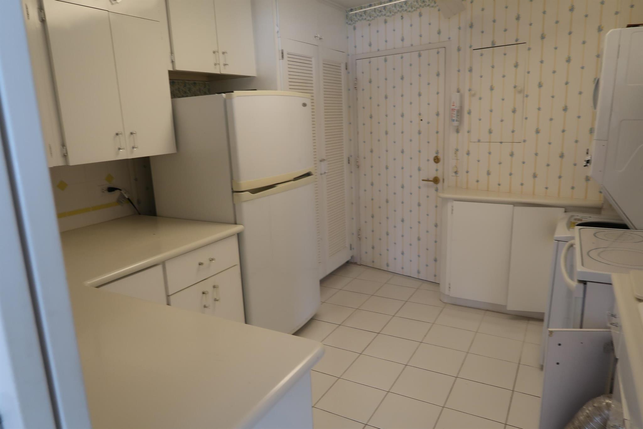 Palm Beach Towers - Residential