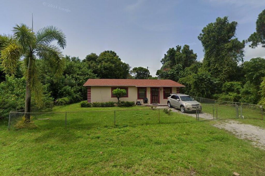 Photo of 3303 N Avenue K Avenue, Fort Pierce, FL 34947 (MLS # R11123865)