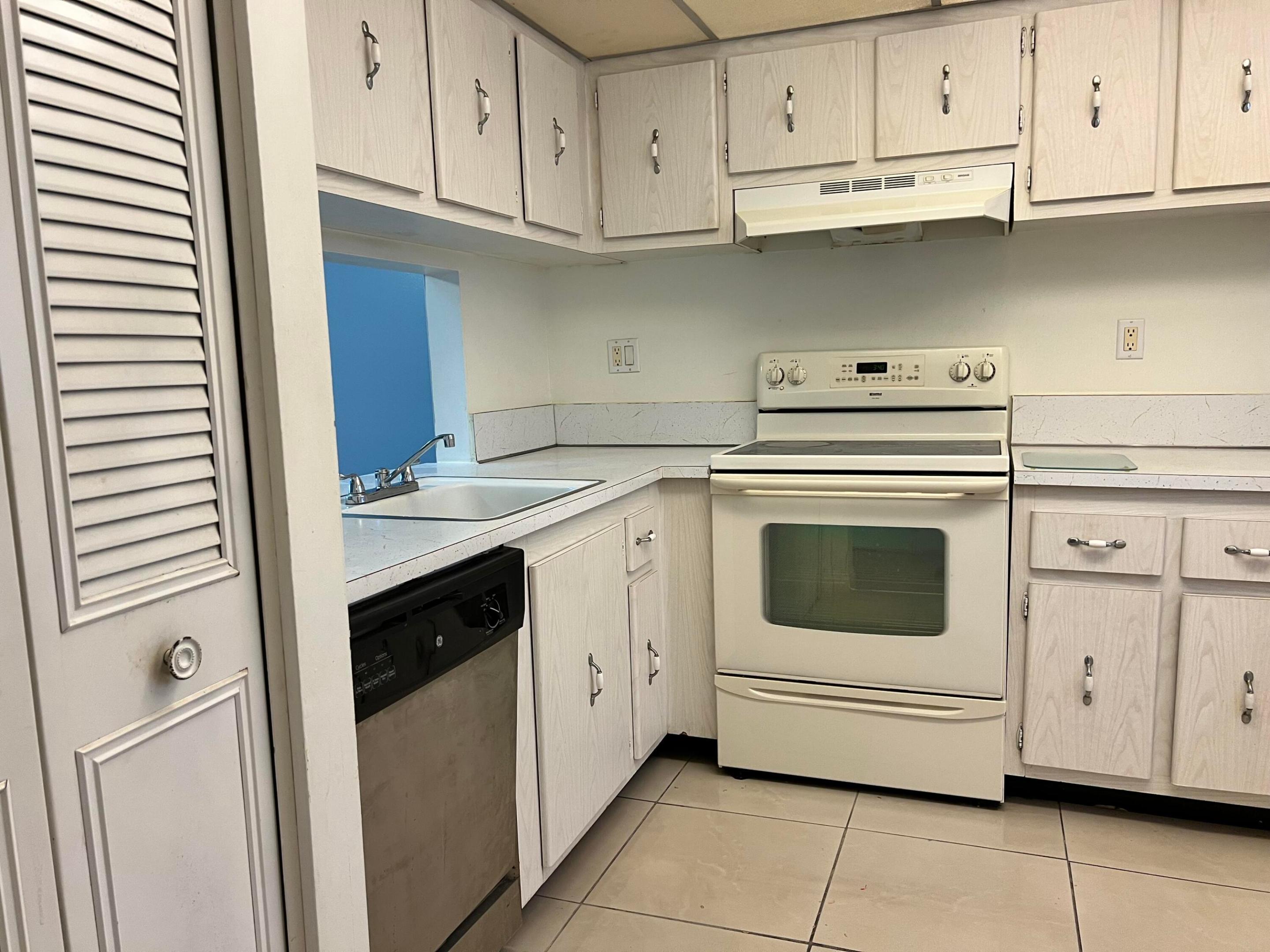 GREENS CONDO APTS PHASE II - Residential