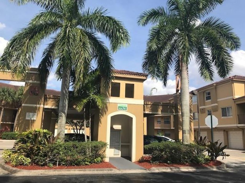 Photo of 741 N Pine Island Road #303, Plantation, FL 33324 (MLS # B26021772)