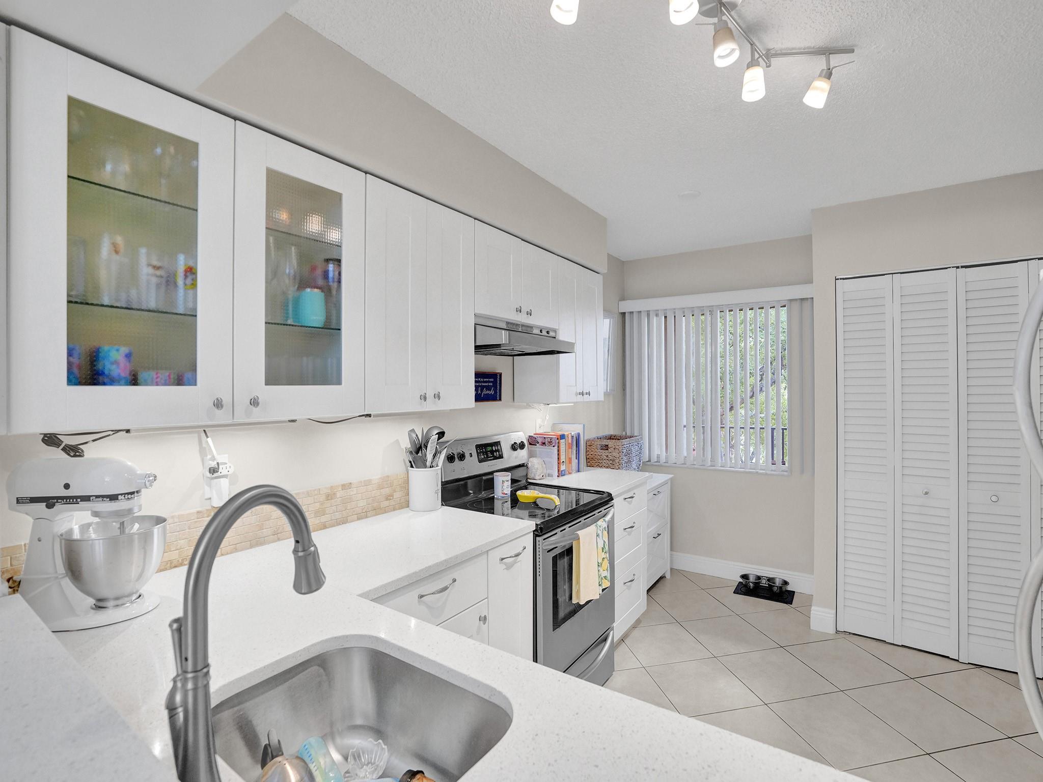 2208 S Cypress Bend Dr 401