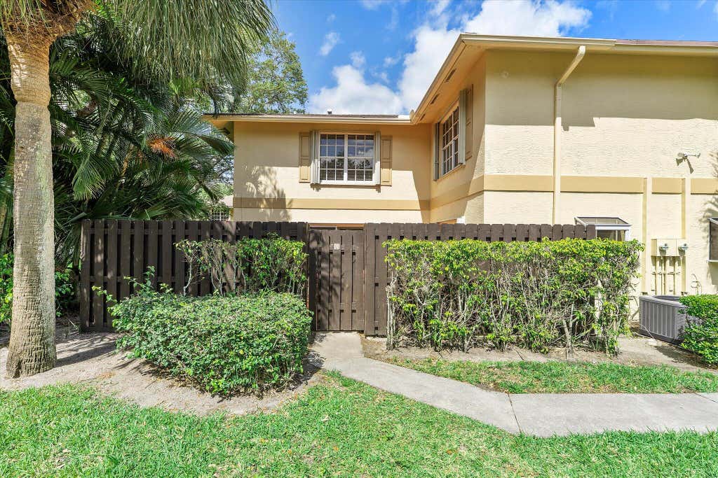 Photo of 2932 SW 22nd Circle #13a, Delray Beach, FL 33445 (MLS # R11084727)