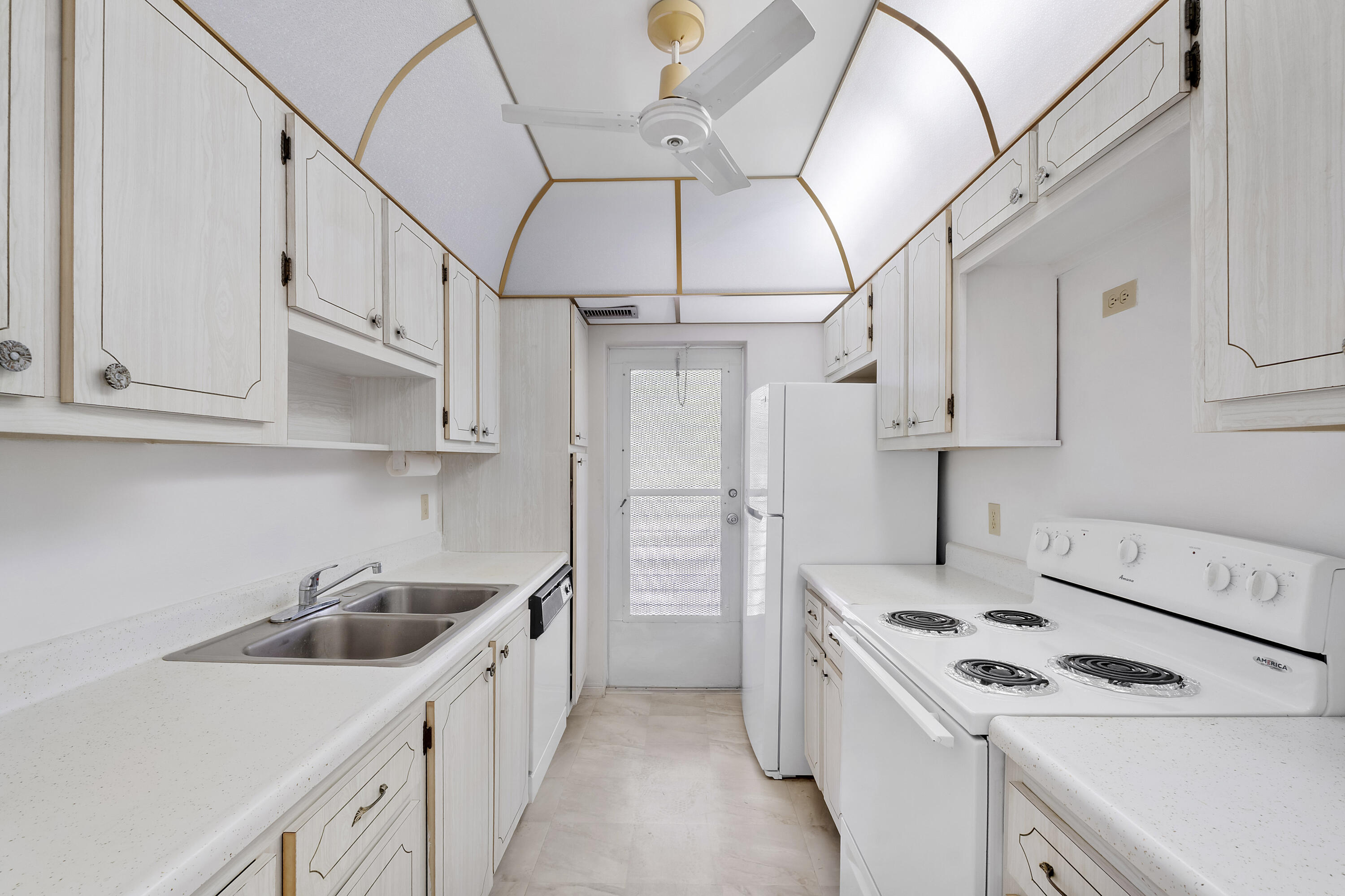 TROPIC HARBOR CONDO PART SEVEN - Residential