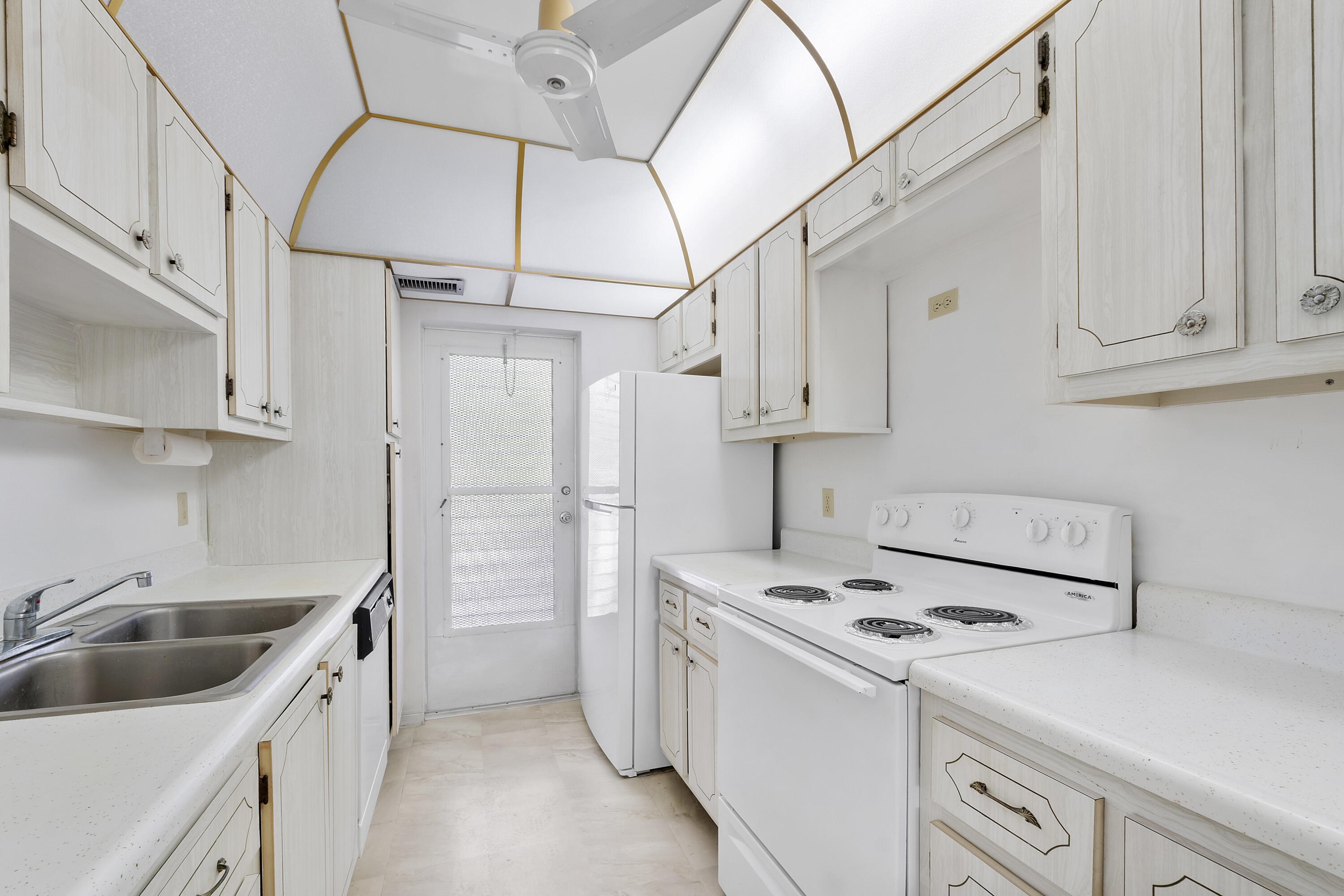 TROPIC HARBOR CONDO PART SEVEN - Residential