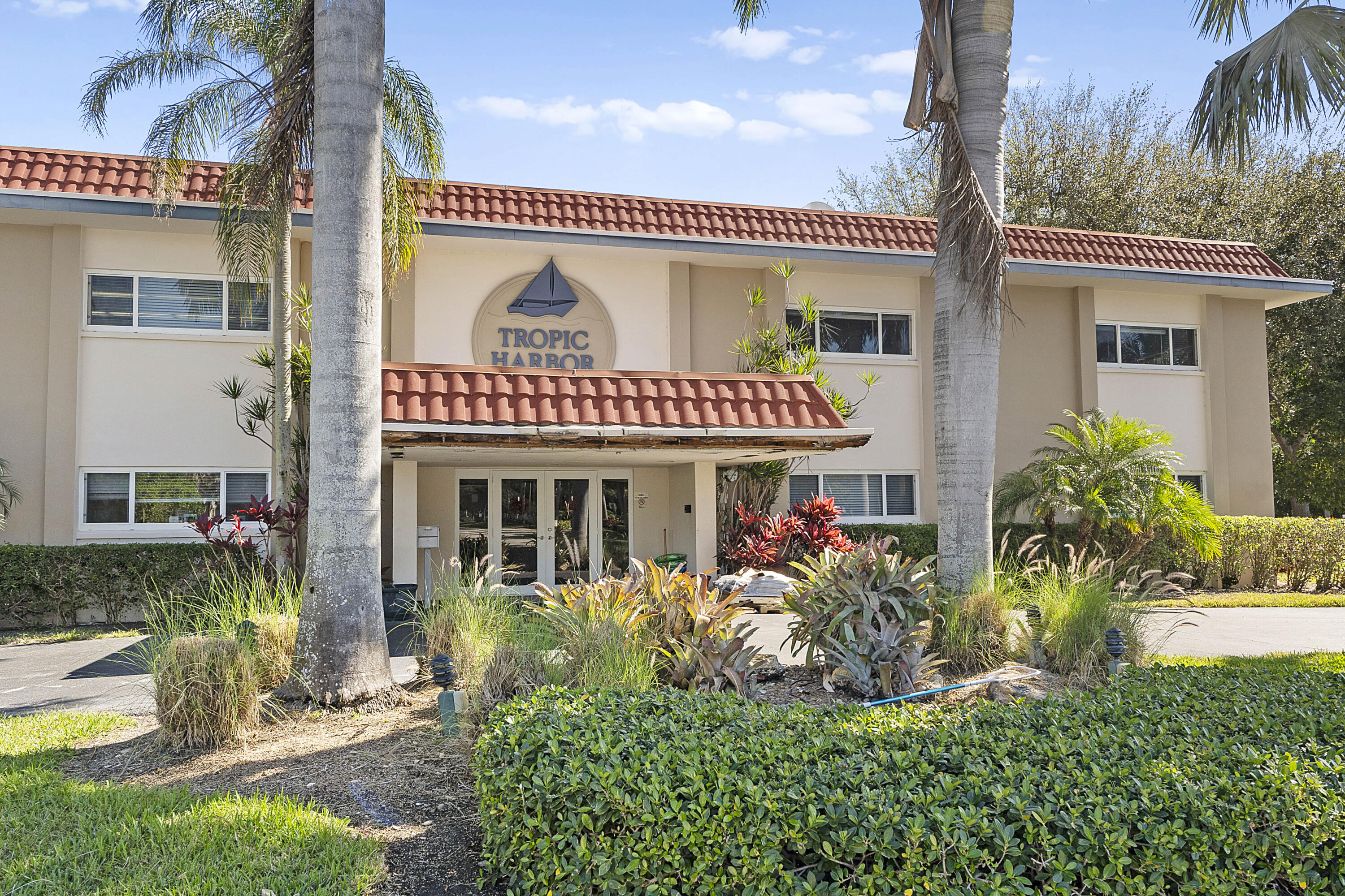 TROPIC HARBOR CONDO PART SEVEN - Residential