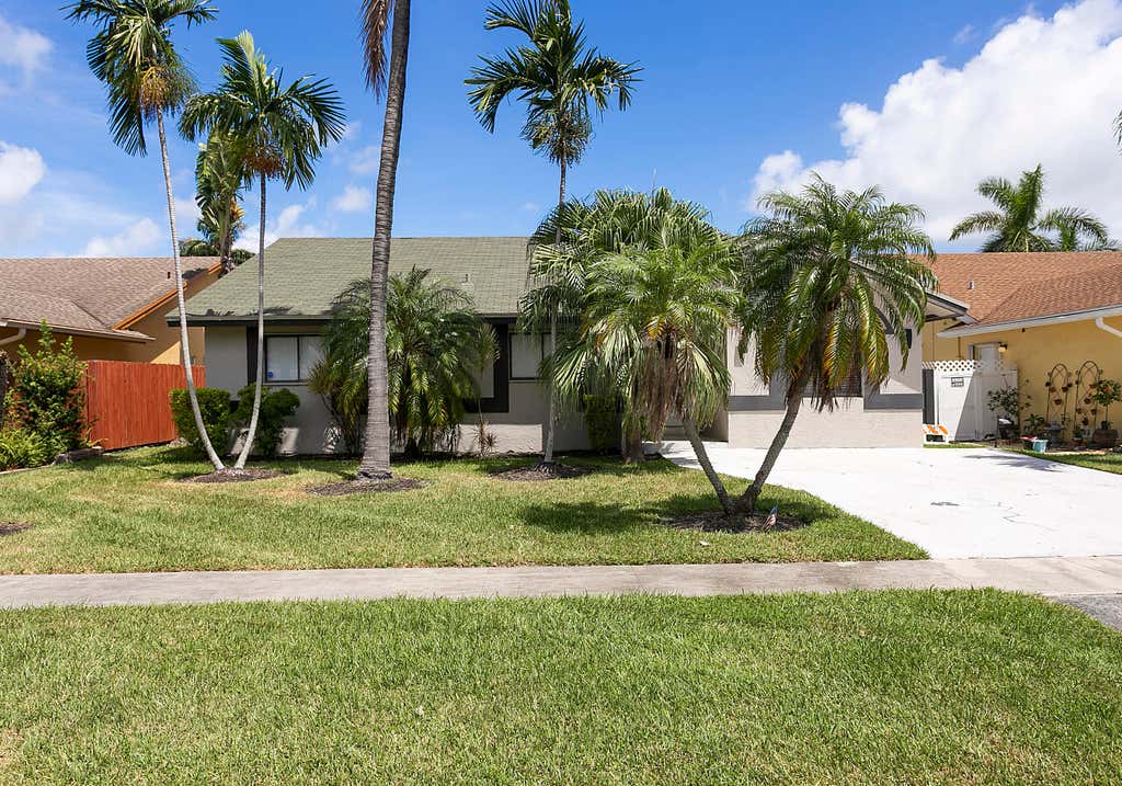Photo of 231 SE 8th Street, Dania Beach, FL 33004 (MLS # B26044514)