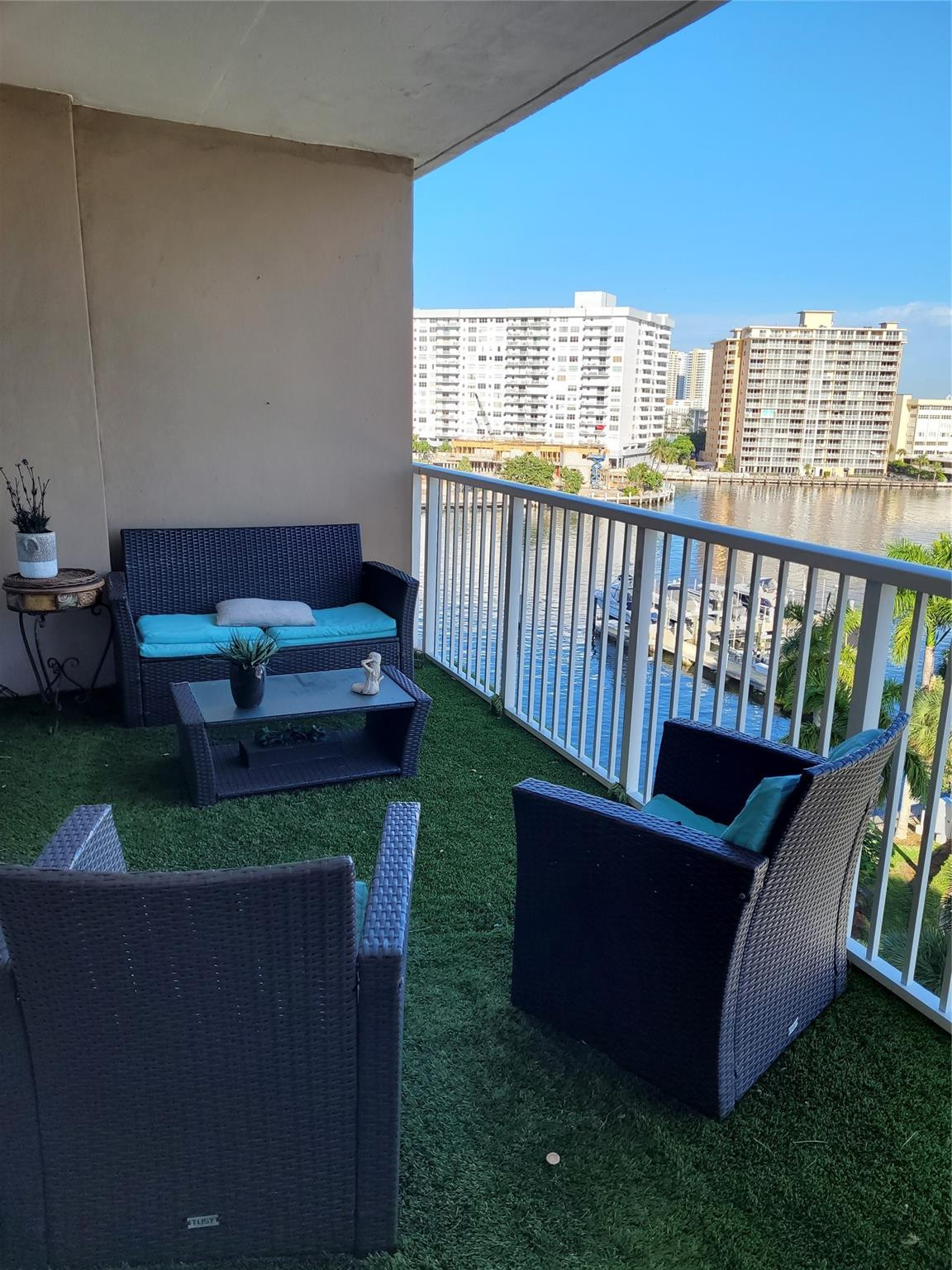 hemispheres condo - Residential