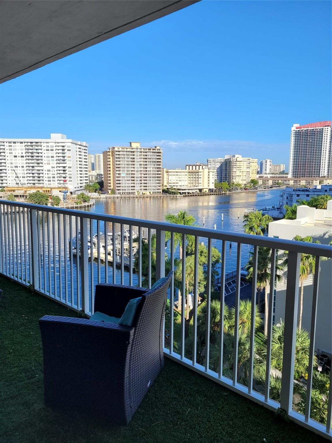 hemispheres condo - Residential