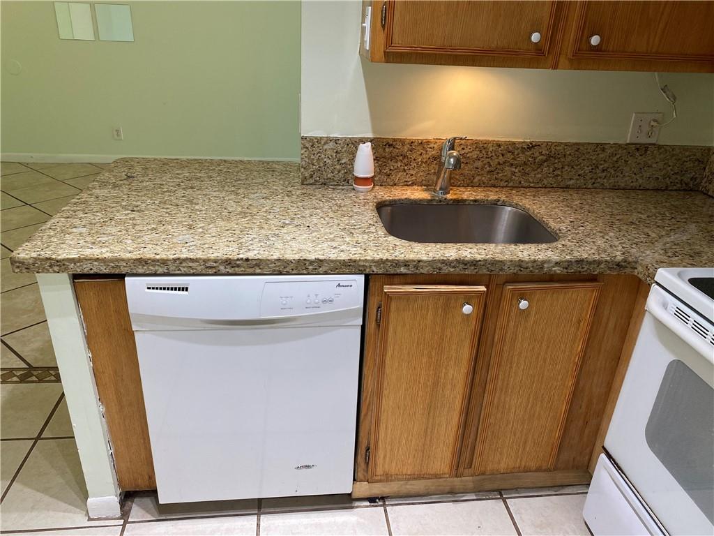 Lake Pointe Condominium - Residential