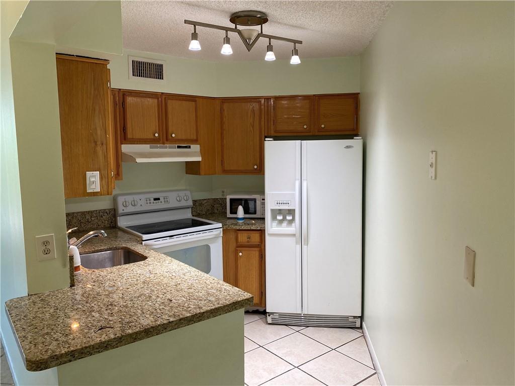 Lake Pointe Condominium - Residential