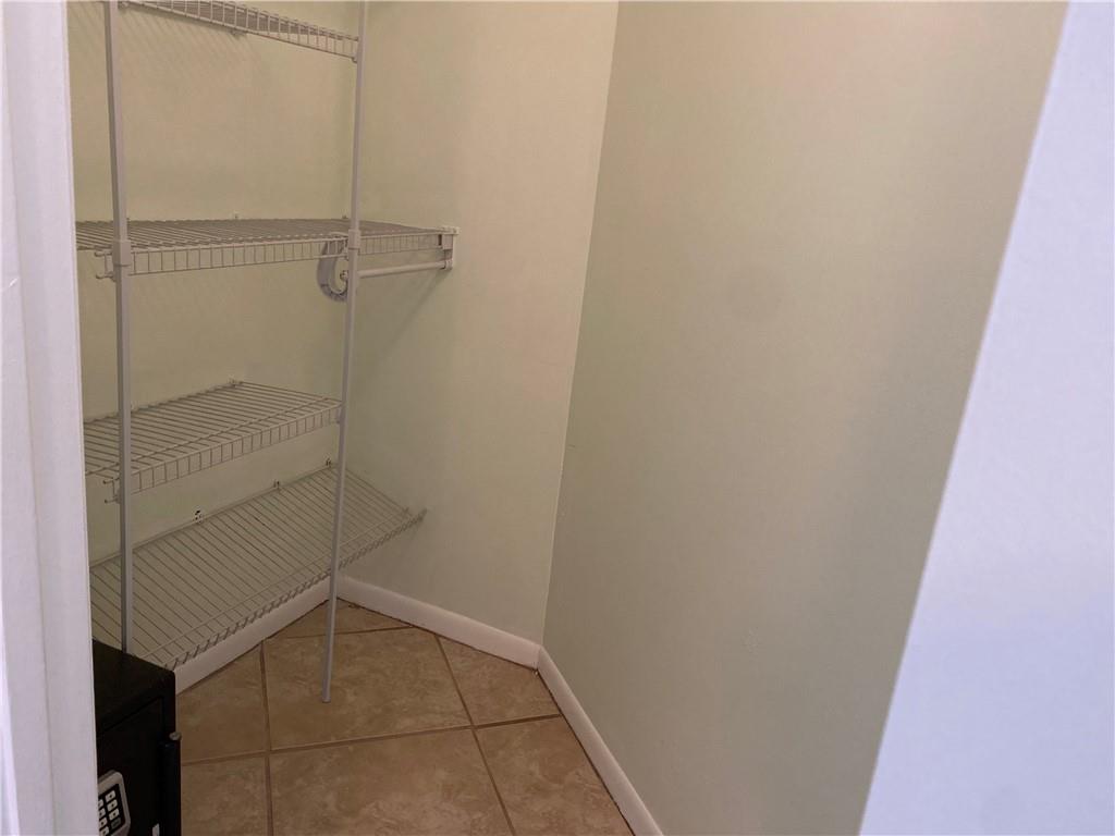 Lake Pointe Condominium - Residential