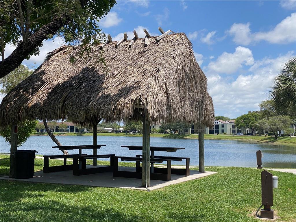 Lake Pointe Condominium - Residential