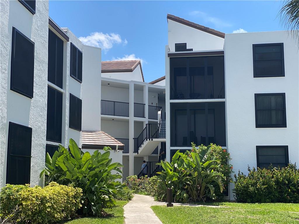 Lake Pointe Condominium - Residential