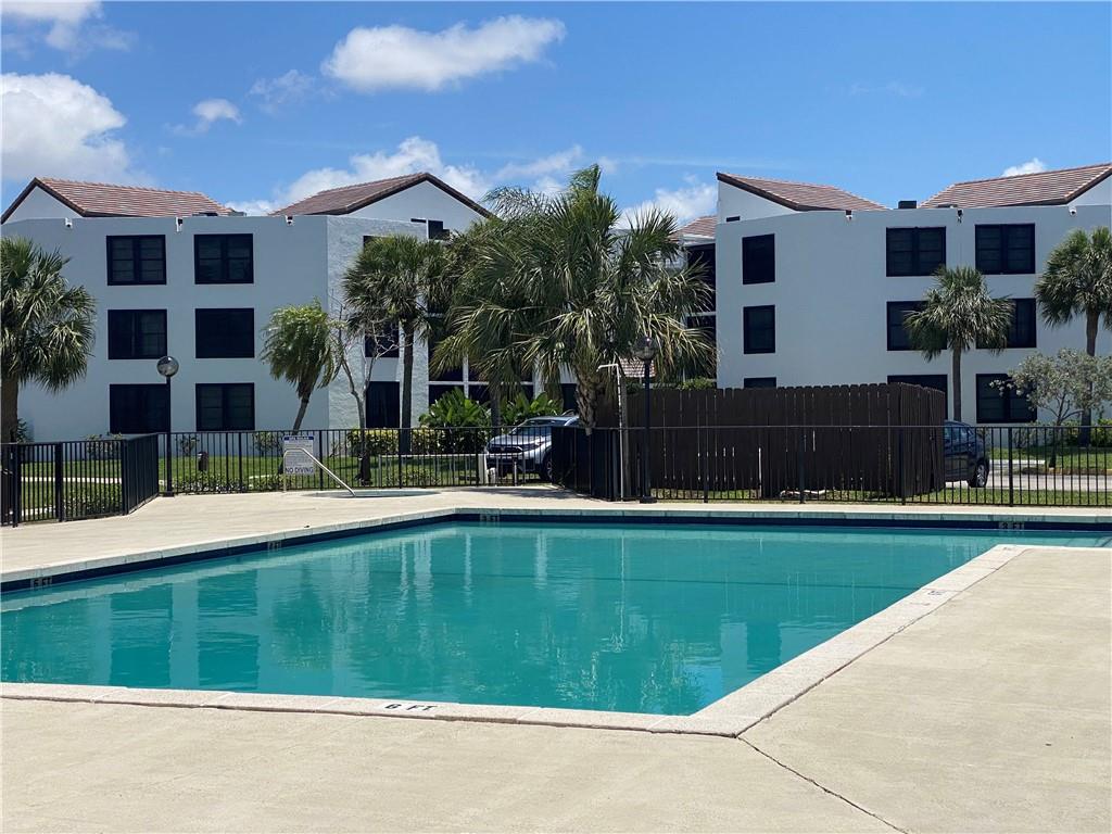 Lake Pointe Condominium - Residential