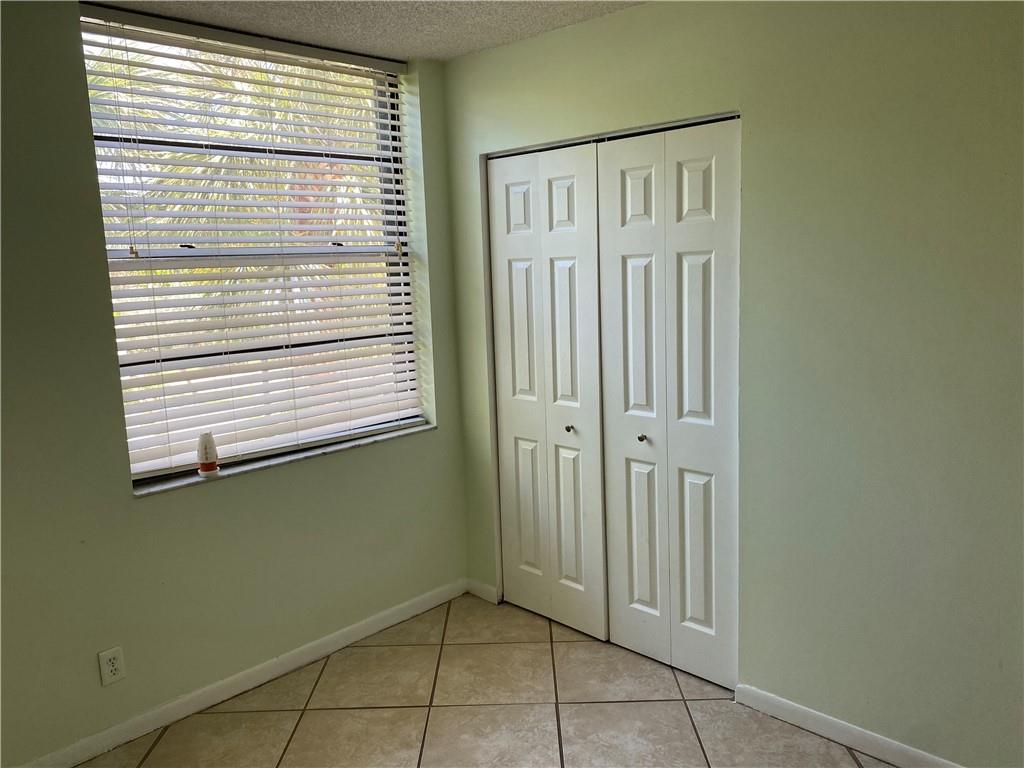 Lake Pointe Condominium - Residential