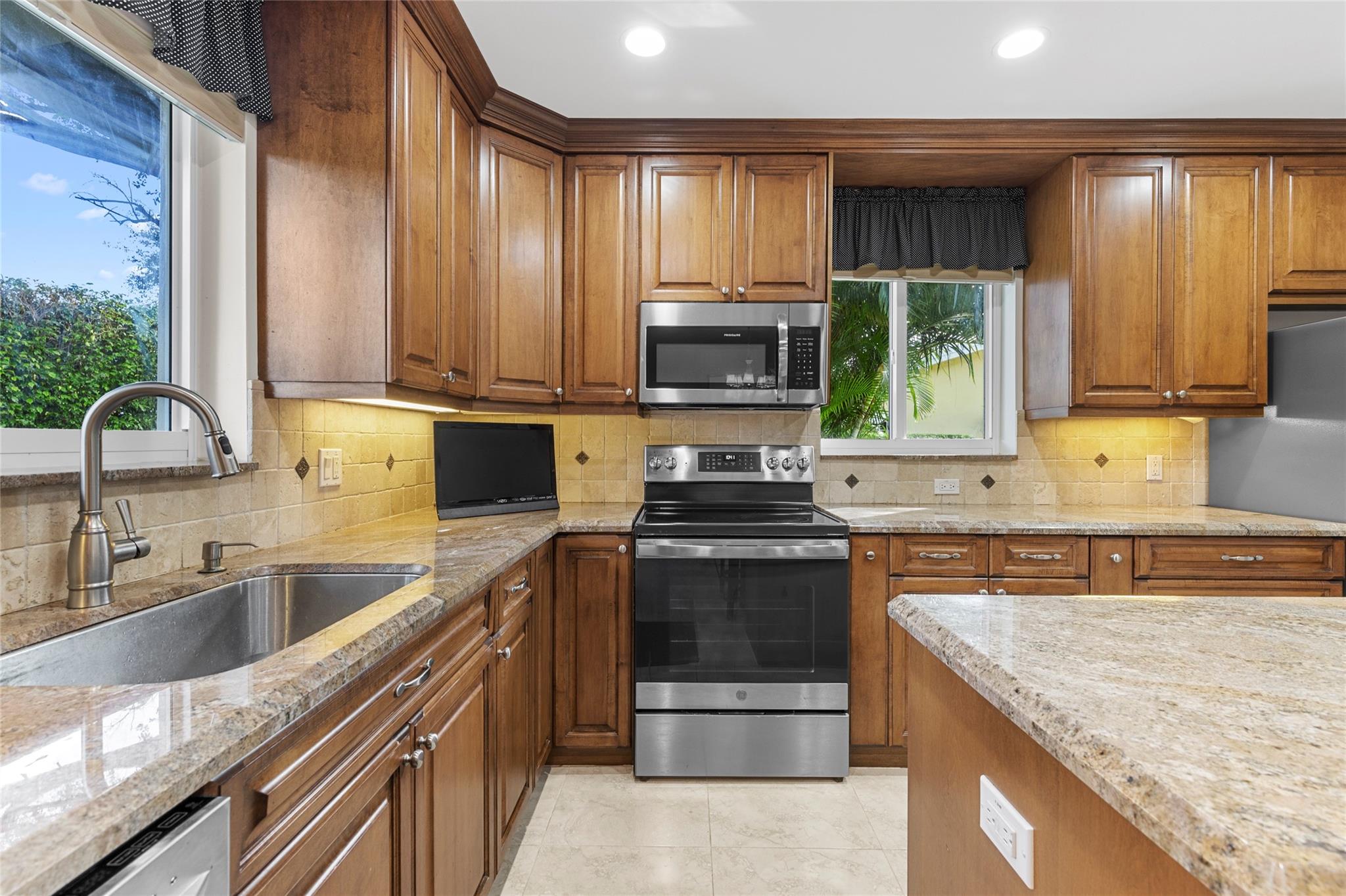 HAWTHORNE VILLAGE INC CON - Residential