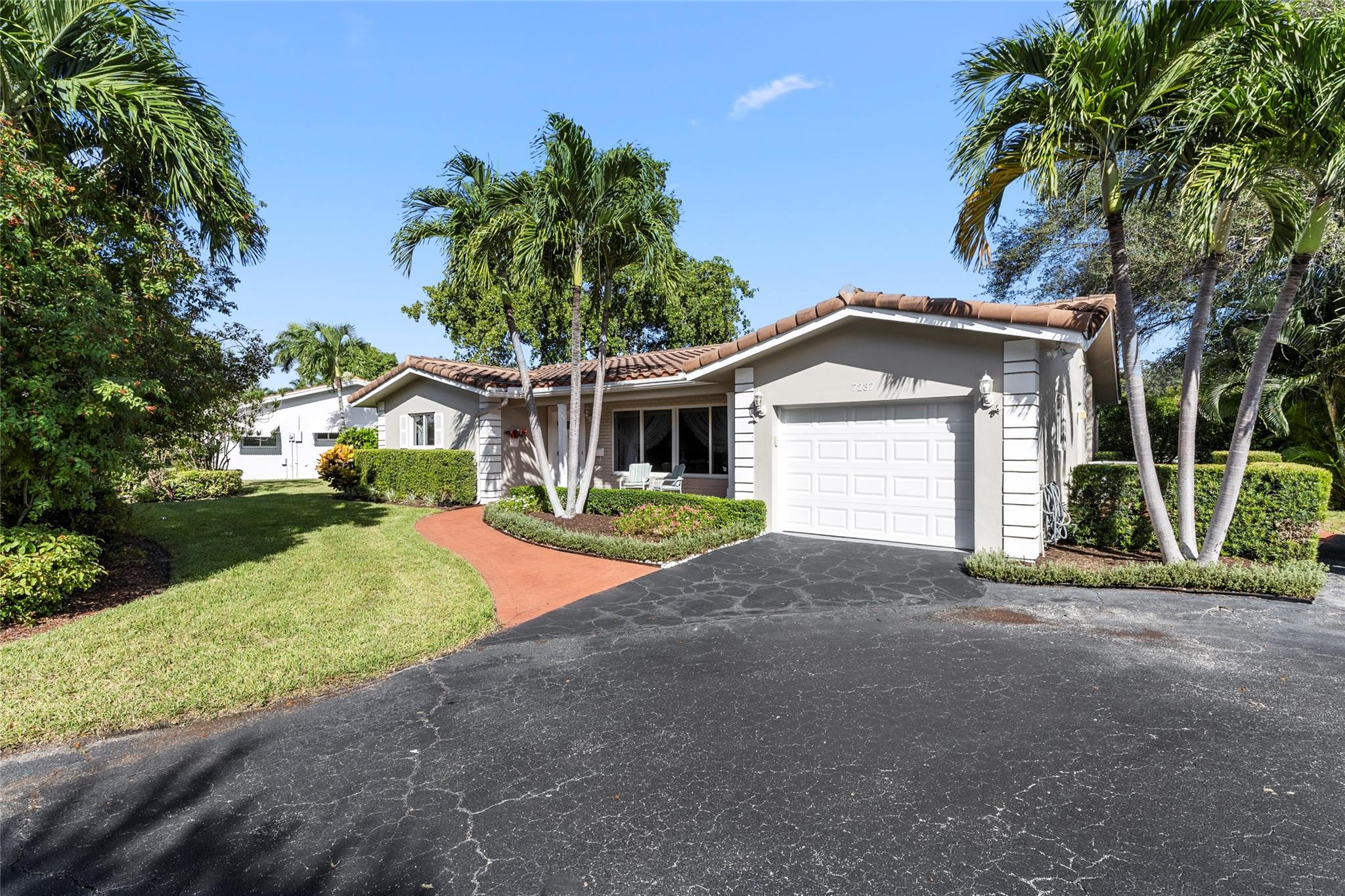 7237 E Tropical Way
