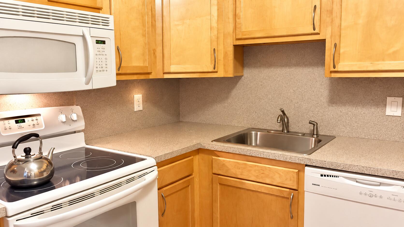 4174 Inverrary Drive 103, Lauderhill, FL, 33319/$143,100 4 4174 Inverrary Drive 103