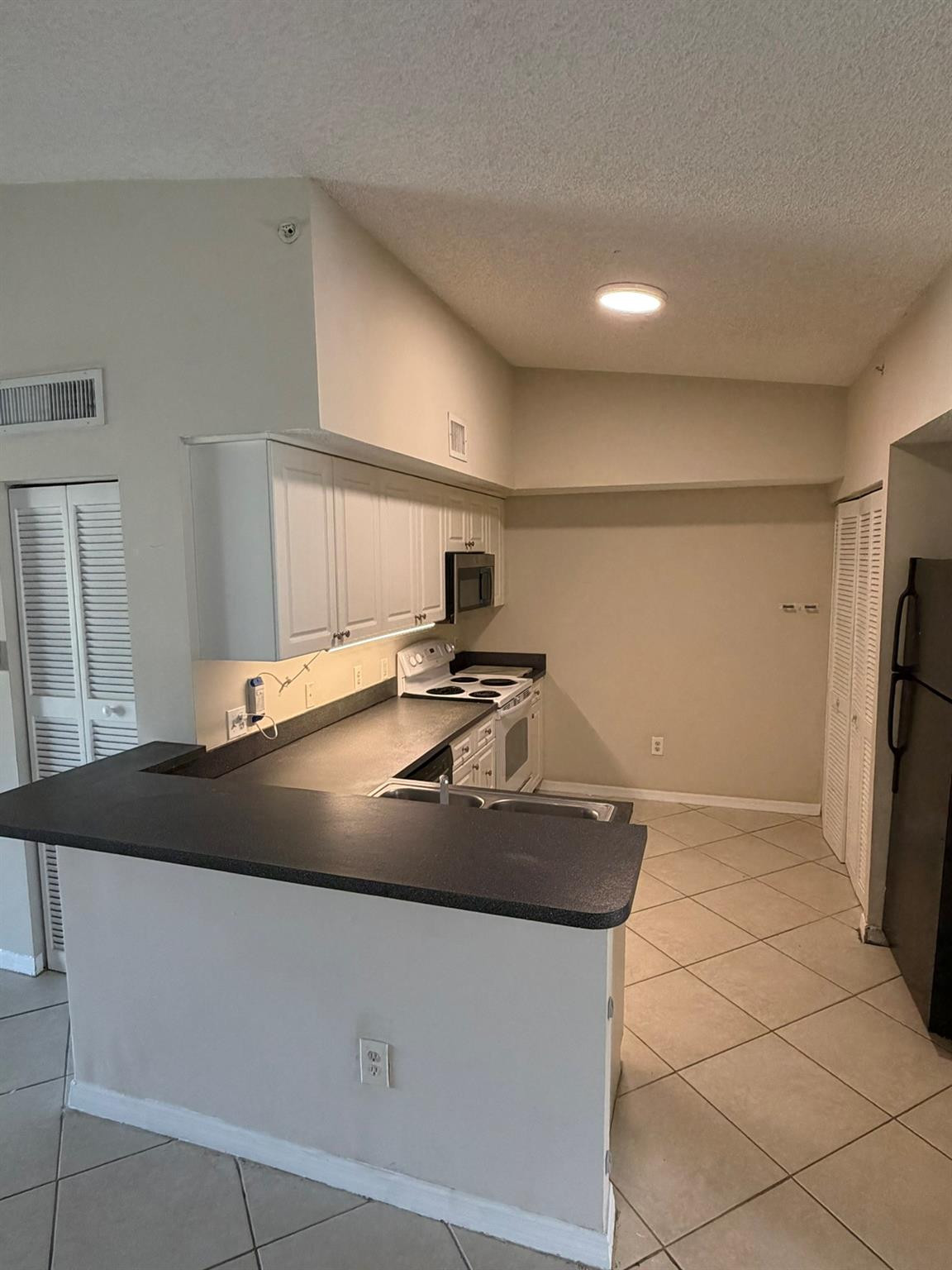 LA VIA CONDO - Residential Lease