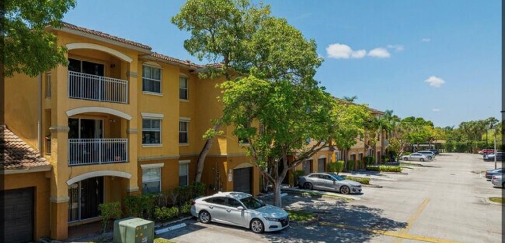 Photo of 165 NW 96th Te Ter #3306, Pembroke Pines, FL 33024 (MLS # F10554593)