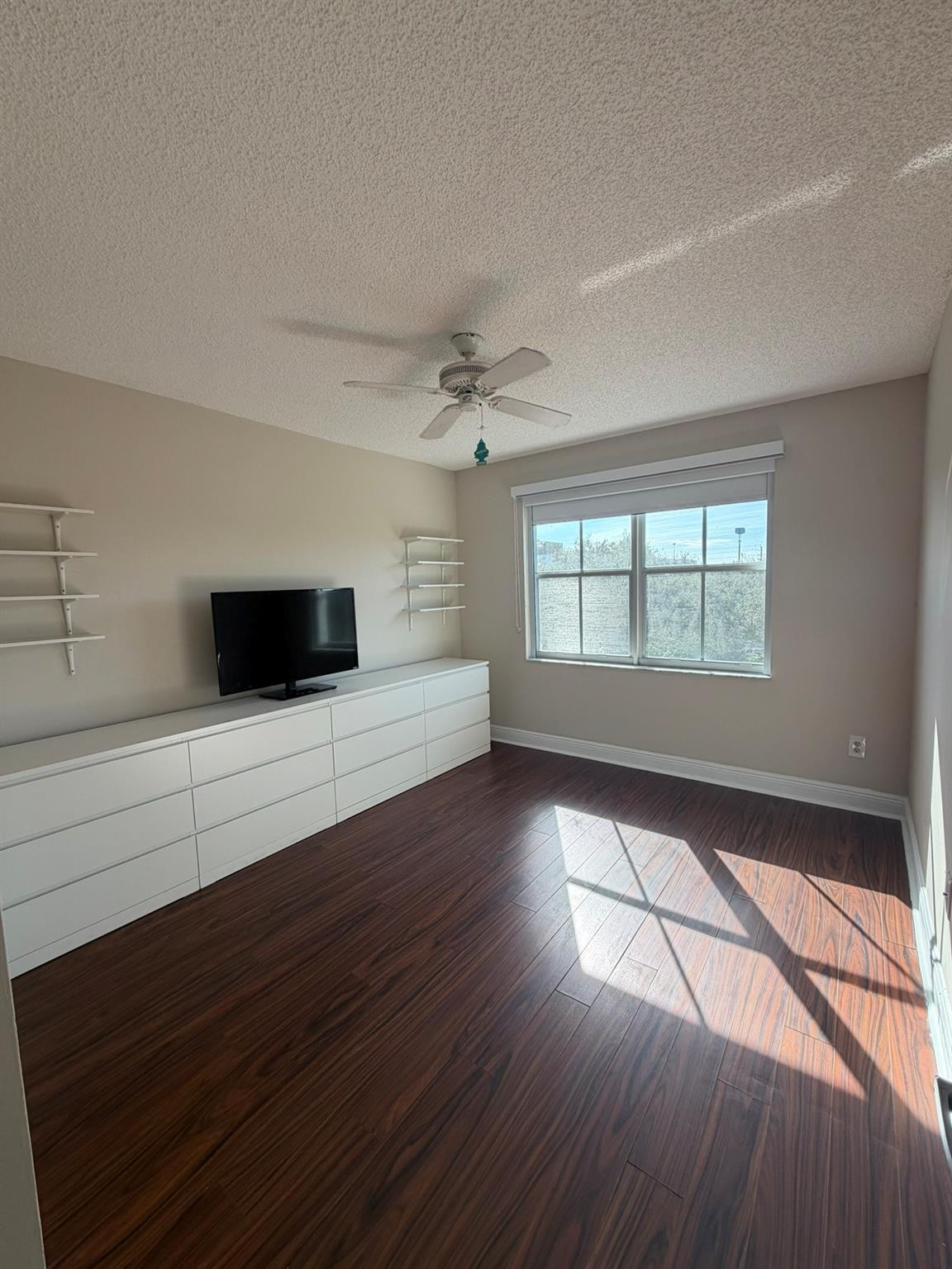 LA VIA CONDO - Residential Lease