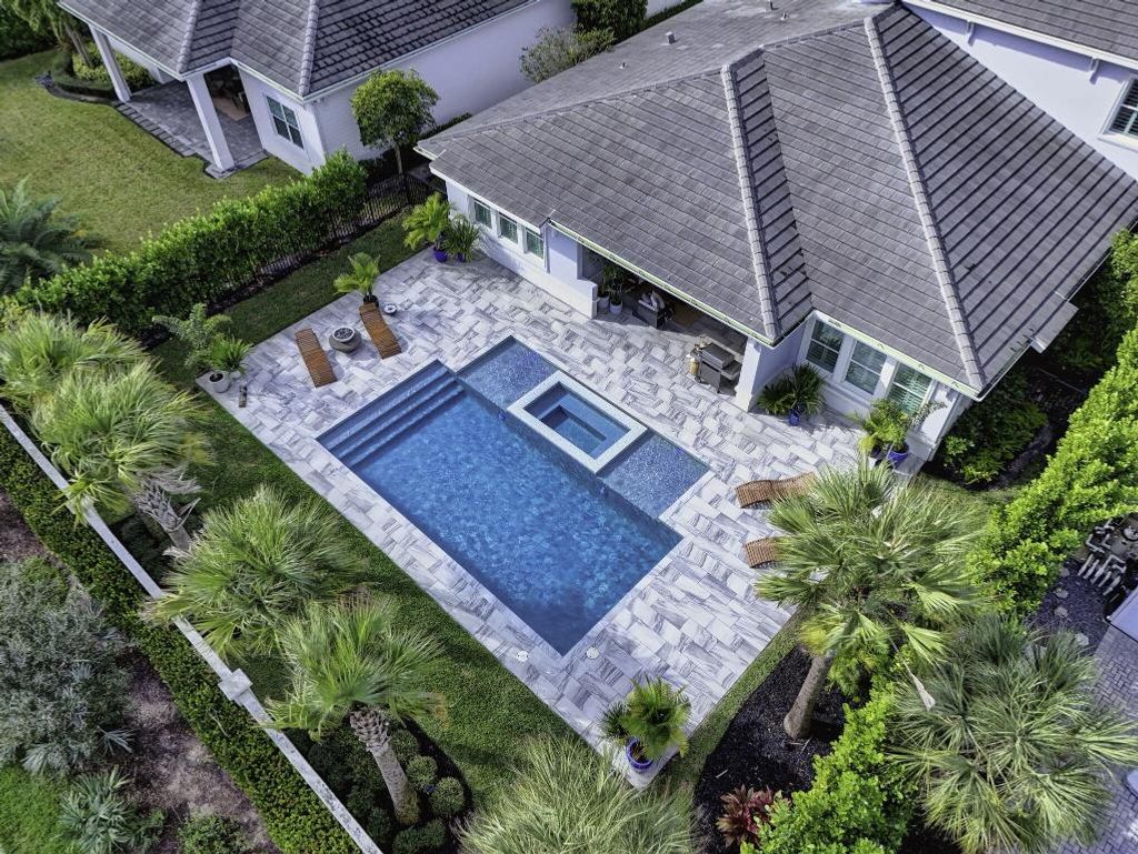 Photo of 9374 Crestview Circle, Palm Beach Gardens, FL 33412 (MLS # R11148940)