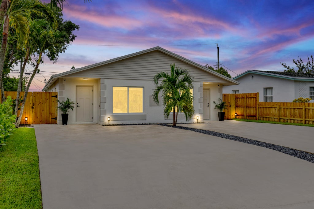 Photo of 414 W Mango Street, Lantana, FL 33462 (MLS # R11106249)