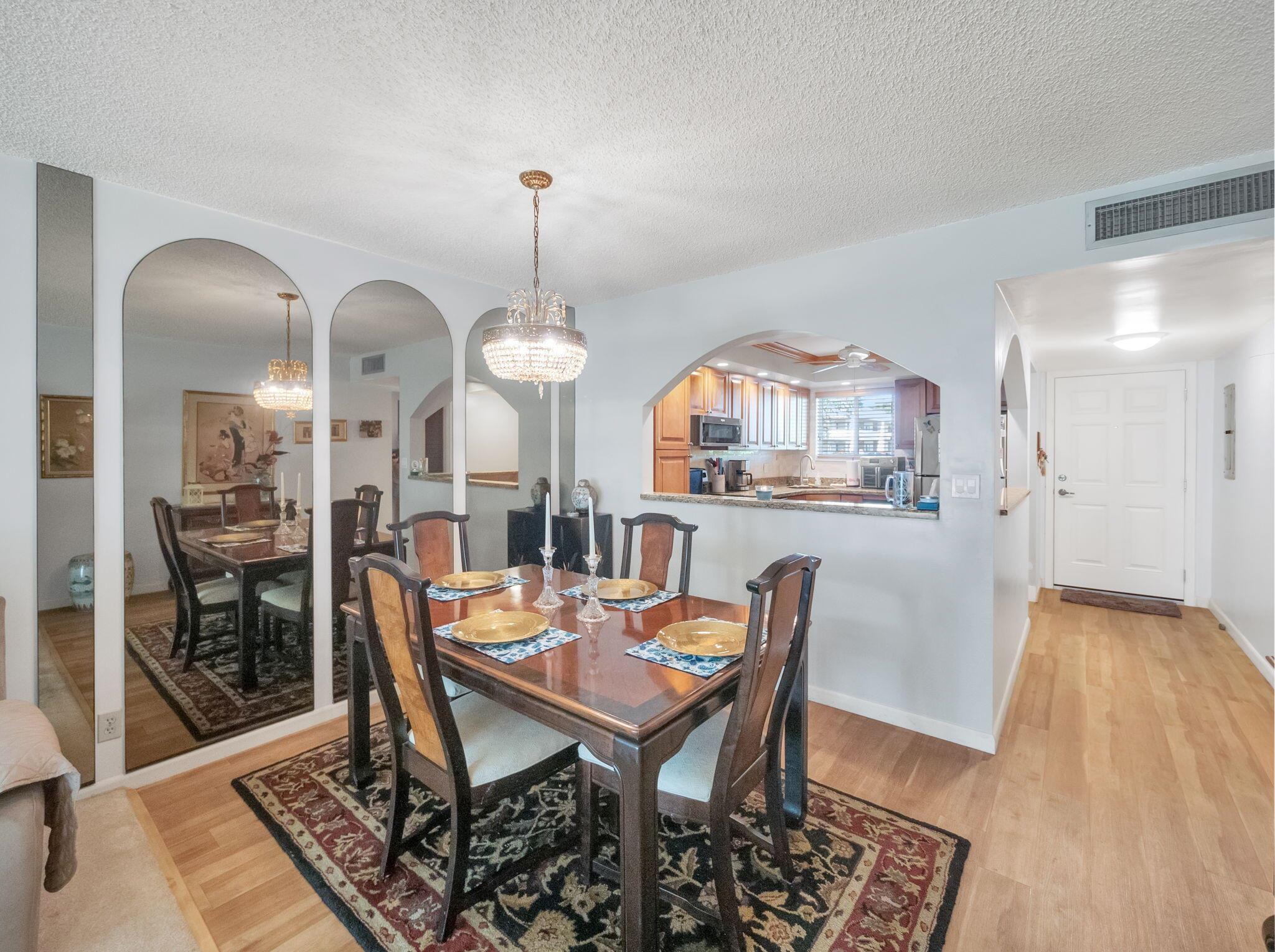 3186 Via Poinciana 114, Lake Worth, FL, 33467/$205,000 4 3186 Via Poinciana 114