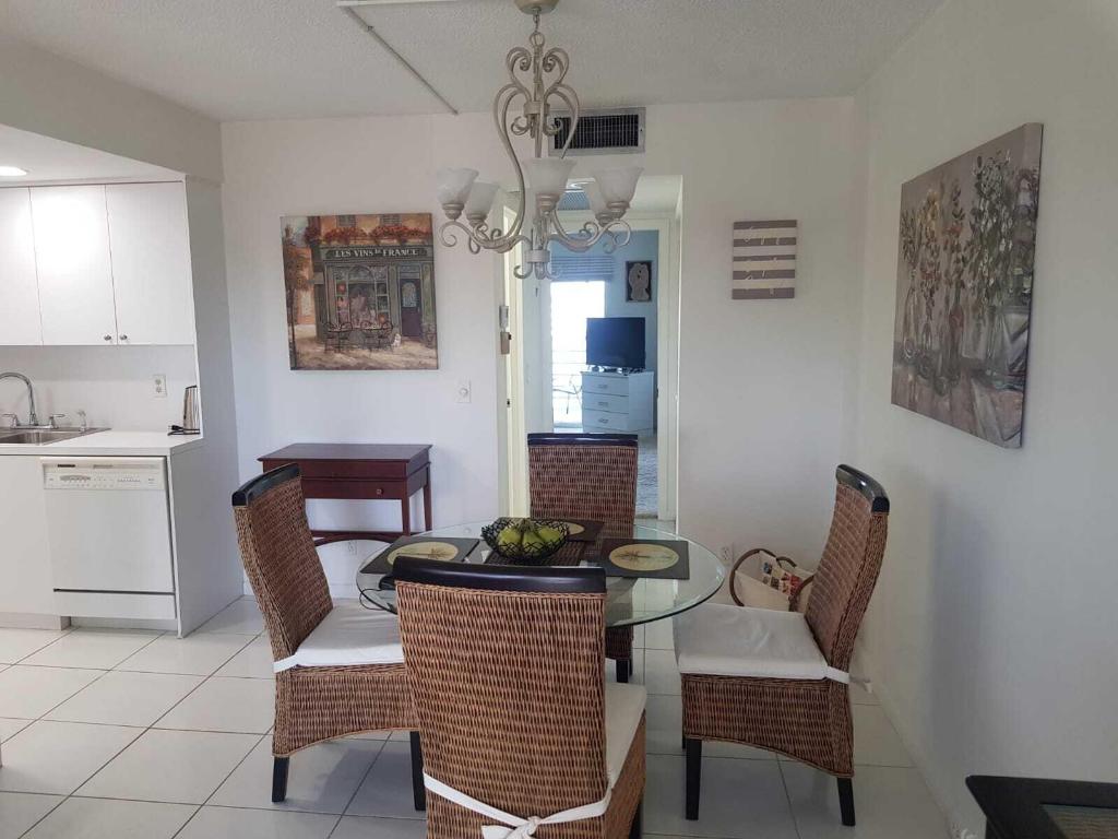 CORNWALL AT CENTURY VILLAGE CONDO - Residential Lease