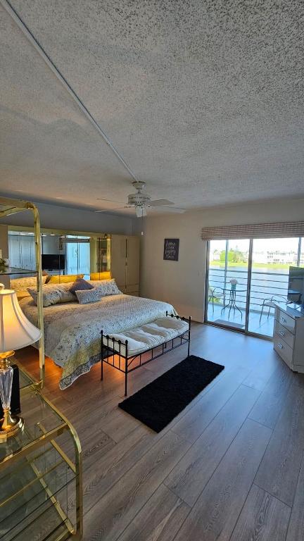 CORNWALL AT CENTURY VILLAGE CONDO - Residential Lease