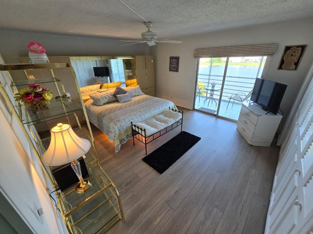 CORNWALL AT CENTURY VILLAGE CONDO - Residential Lease