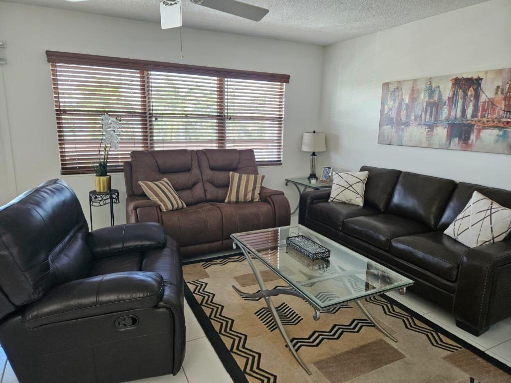 CORNWALL AT CENTURY VILLAGE CONDO - Residential Lease