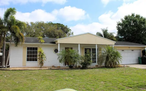 425 NE Armory Circle NE, Port St Lucie, FL 34983 - MLS#: R11052185