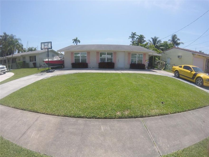 NO FIXED BRIDGES OCEAN ACCESS 3/1.5 HOME WITH BRAND NEW SEA WALL AND 60 FT DOCK. New AC and tank-less water heater. Home is a handy man special but has good bones. Wont Last Long. Easy To Show