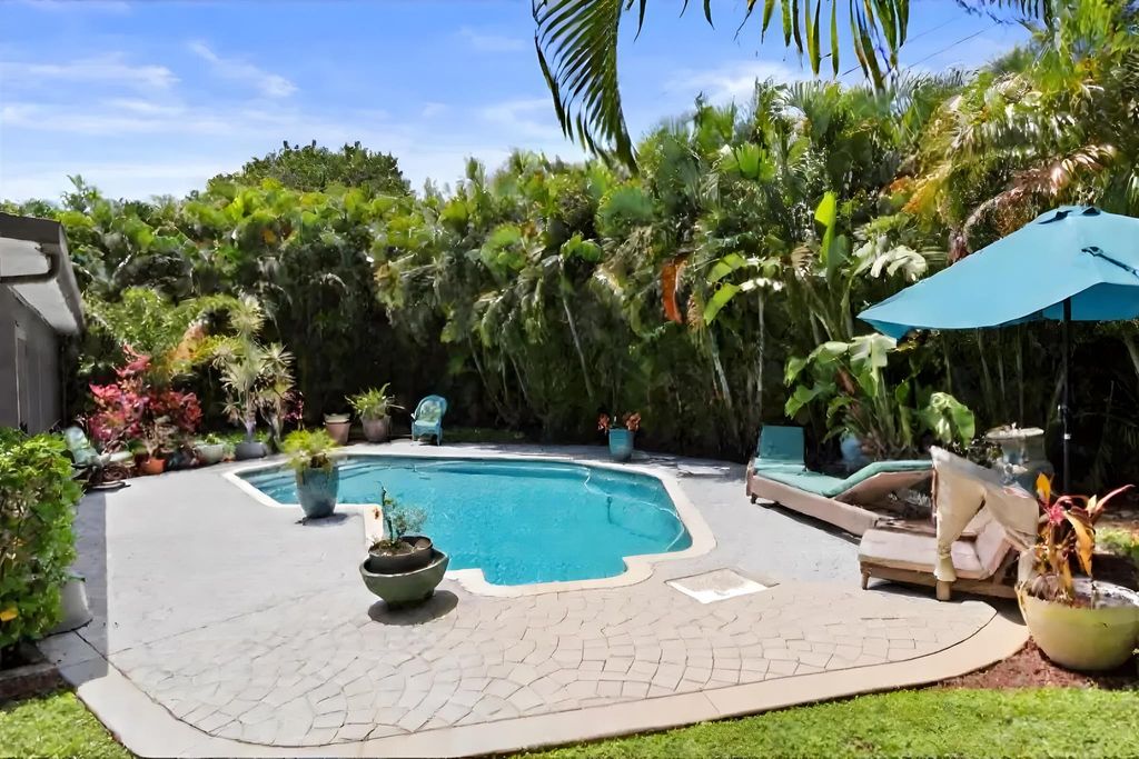 Photo of 441 Davis Road, Palm Springs, FL 33461 (MLS # R11079305)