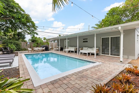 Tiny photo for 1621 NE 1ST Avenue, Pompano Beach, FL 33060 (MLS # B26071290)