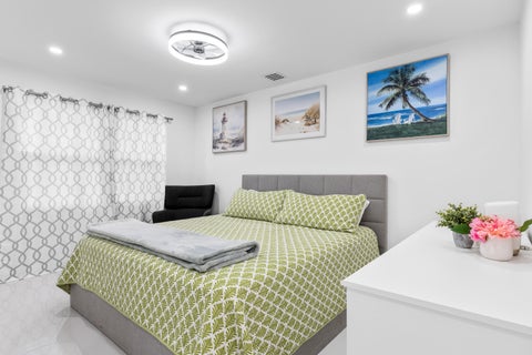 Tiny photo for 1621 NE 1ST Avenue, Pompano Beach, FL 33060 (MLS # B26071290)