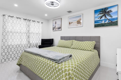 Tiny photo for 1621 NE 1ST Avenue, Pompano Beach, FL 33060 (MLS # B26071290)