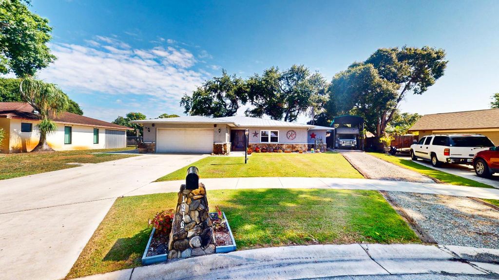 Photo of 1916 Quail Court, Fort Pierce, FL 34982 (MLS # R10995209)