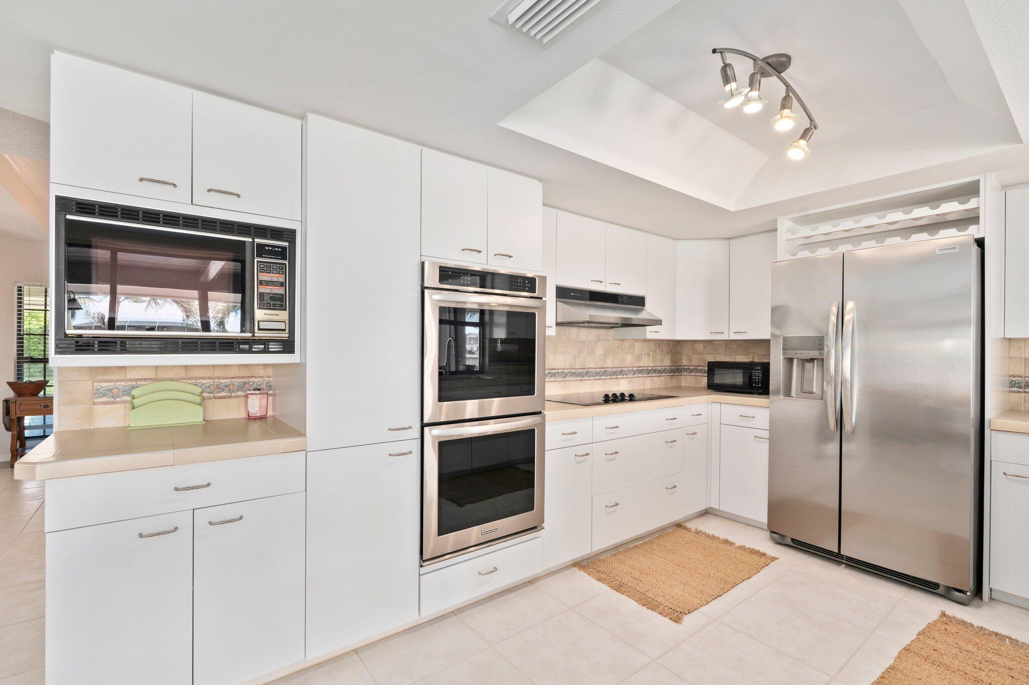 QUEEN'S COVE UNIT 1 - Residential Lease