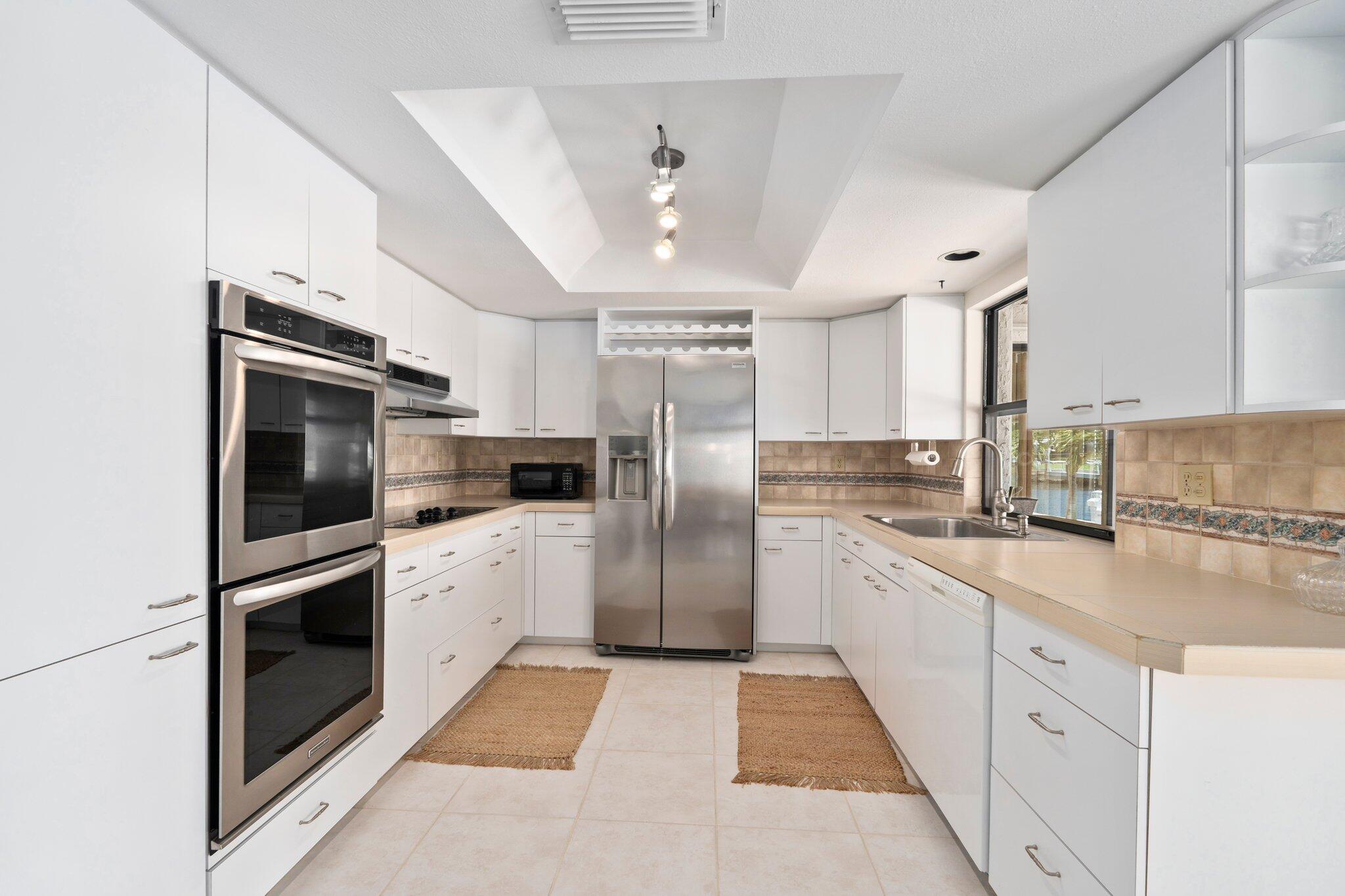 QUEEN'S COVE UNIT 1 - Residential Lease