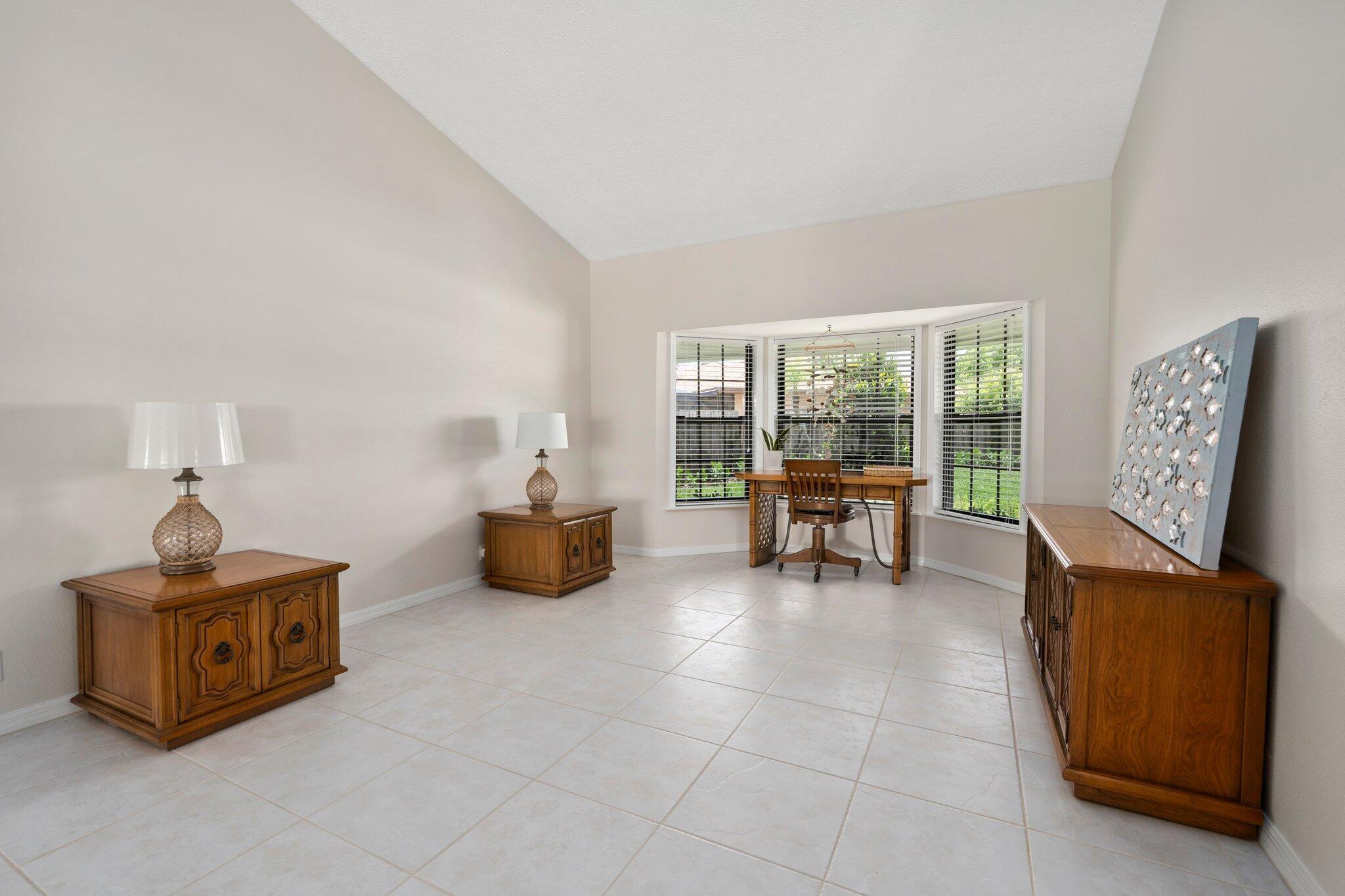 QUEEN'S COVE UNIT 1 - Residential Lease