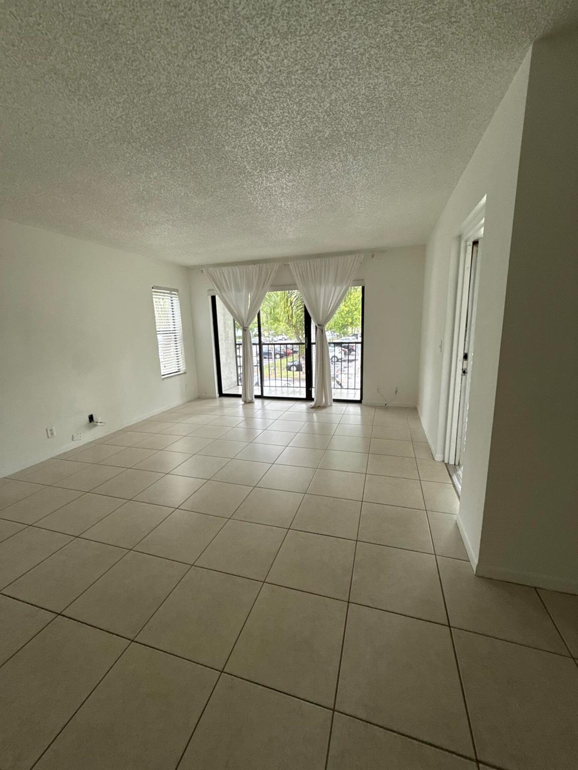 PALM CLUB VILLAGE I - Residential Lease